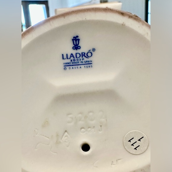 *NIB* LLADRO Over the Threshold Figurine in Original Box NEW/EXCELLENT CONDITION - Picture 8 of 8